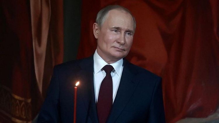 وكالات: بوتين يقول لماكرون إن بوسع الغرب استخدام نفوذه لوقف الأعمال الوحشية في أوكرانيا