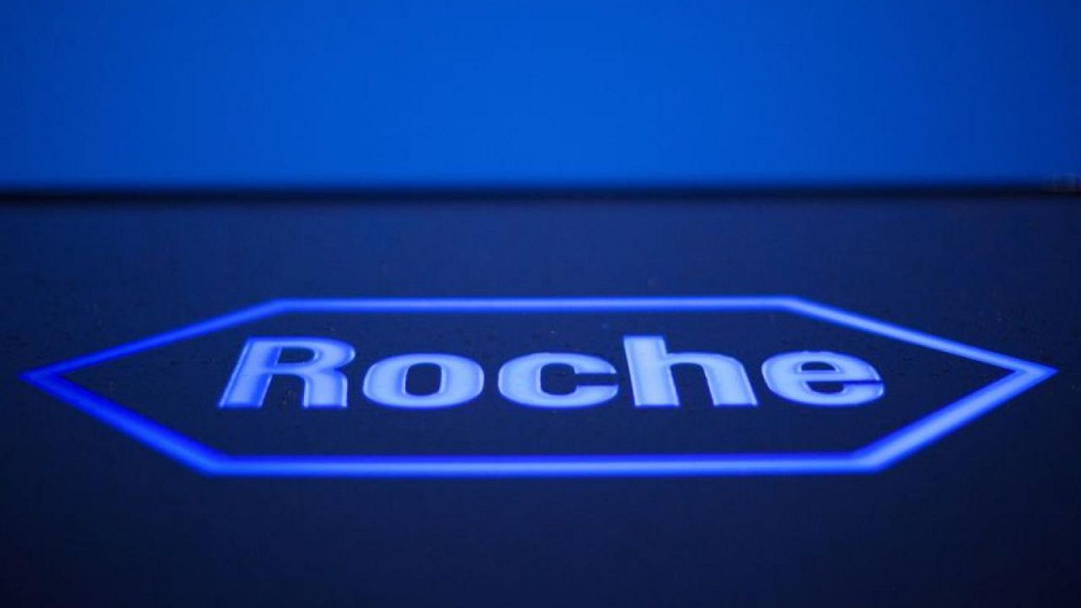 Roche advierte que desarrollo de fármacos para esclerosis múltiple se ve afectado por guerra Ucrania