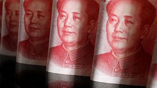 الصين تخفض نسبة احتياطي النقد الأجنبي لدى البنوك لدعم اليوان