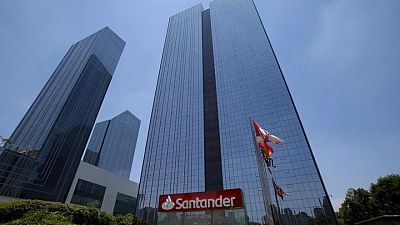 Santander Brasil cumple previsiones de beneficios a marzo, aumenta provisiones