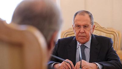 لافروف يقول محادثات السلام تشمل بحث رفع العقوبات عن روسيا وكييف تنفي