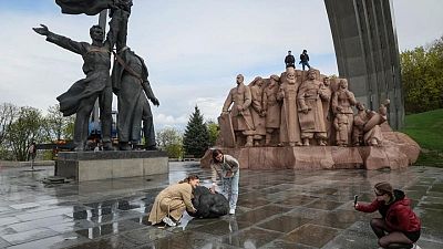 Kyiv pulls down Soviet-era monument symbolising Russian-Ukrainian friendship