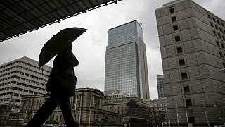 El Banco de Japón acentúa la caída del yen al redoblar su política ultrarrelajada