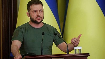 Putin advierte a Occidente de represalias fulminantes mientras las sanciones castigan a Rusia Putin advierte a Occidente de represalias fulminantes mientras las sanciones castigan a Rusia
