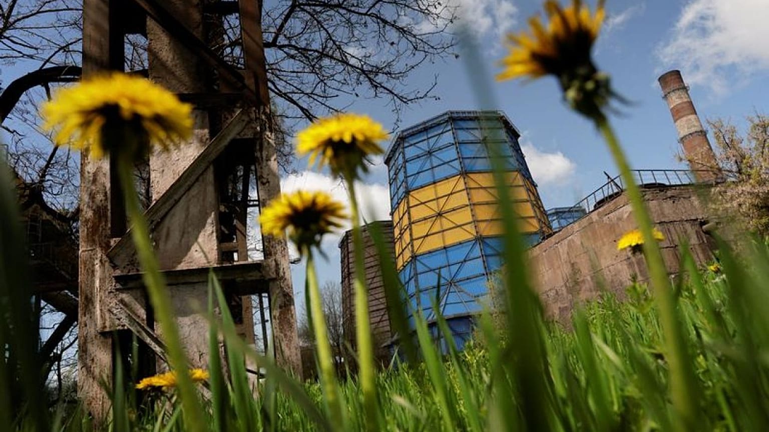 Major Ukraine steel plant ramps back up - but Russian troops are close