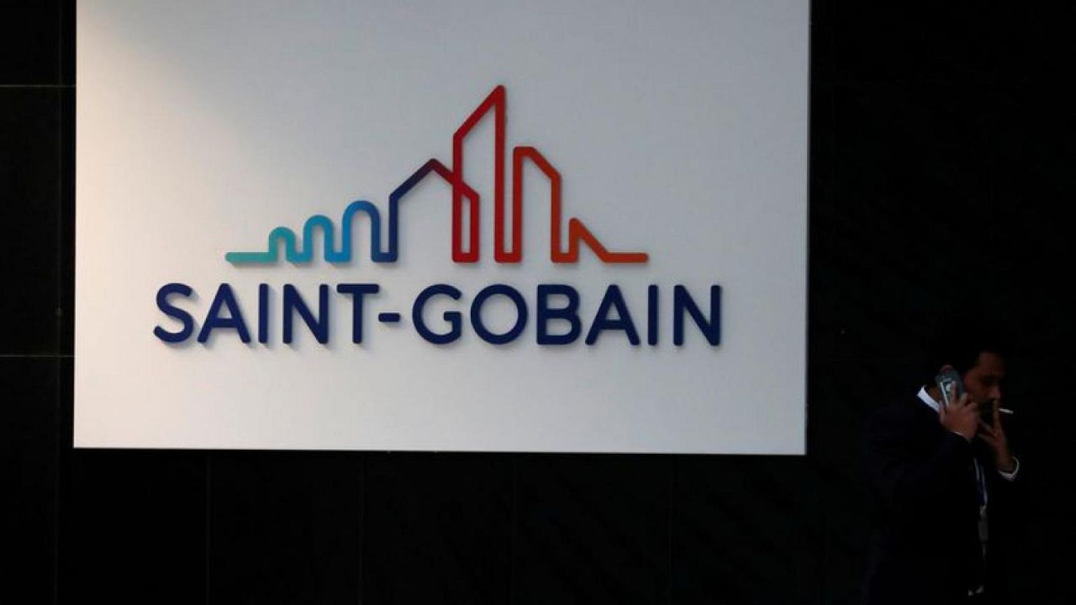 Saint-Gobain beats half-year sales forecast, confirms guidance for 2022