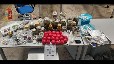 In un appartamento a Genova. Due denunciati In un appartamento a Genova. Due denunciati