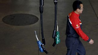 El Banco de Japón prevé que el combustible y la comida mantengan la inflación al alza