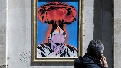 L'artista, 'il pontefice è l'unico rimasto a parlare di pace'
