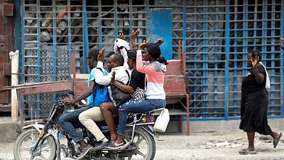 فرار آلاف السكان من عاصمة هايتي بعد اندلاع عنف