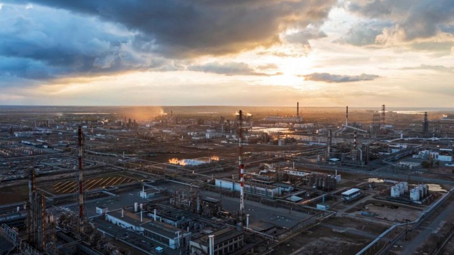 Former policy chiefs warn EU over hunt for non-Russian fossil fuels