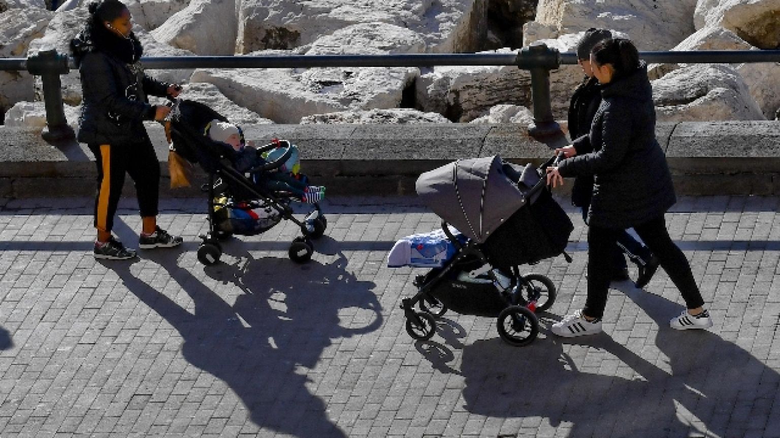 Per la prima volta i nuovi nati sotto i 400mila, 24% di over65