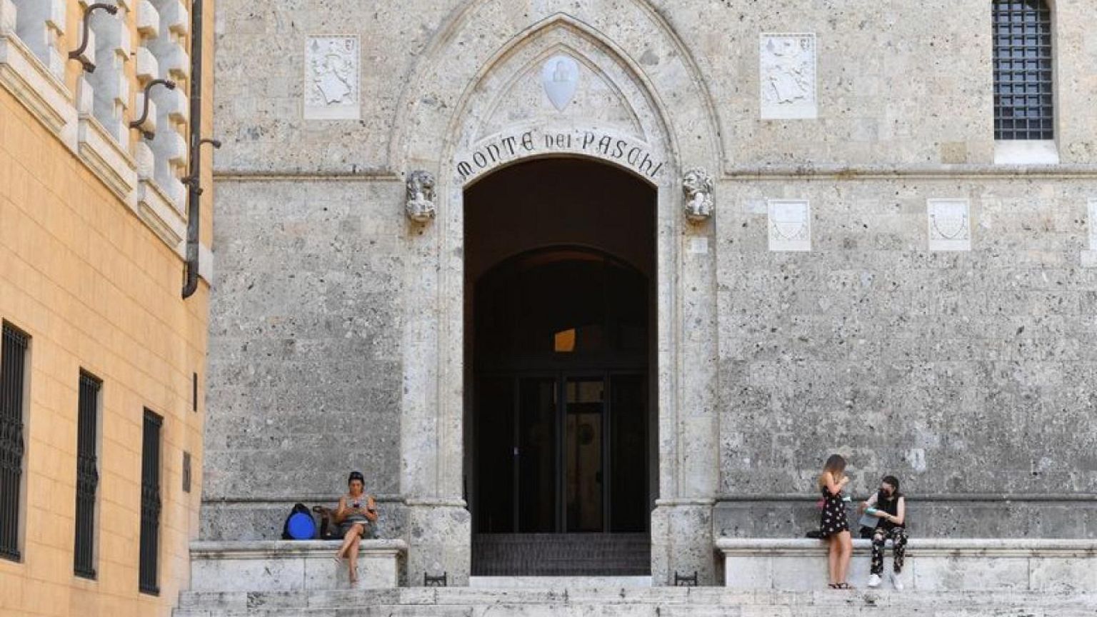 Monte dei Paschi to pay 125 million euros in fees for share sale