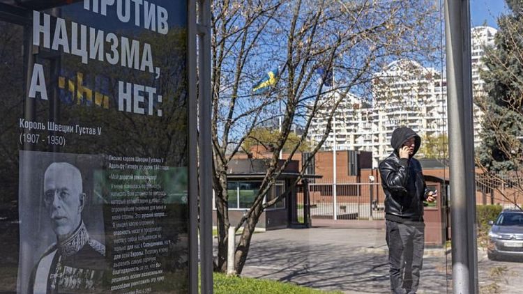 Aparecen carteles en Moscú acusando a famosos suecos de apoyar el nazismo