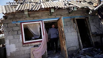 مسؤول بقرية تعرضت للقصف في جنوب شرق أوكرانيا: "الحرب وصلت إلينا"