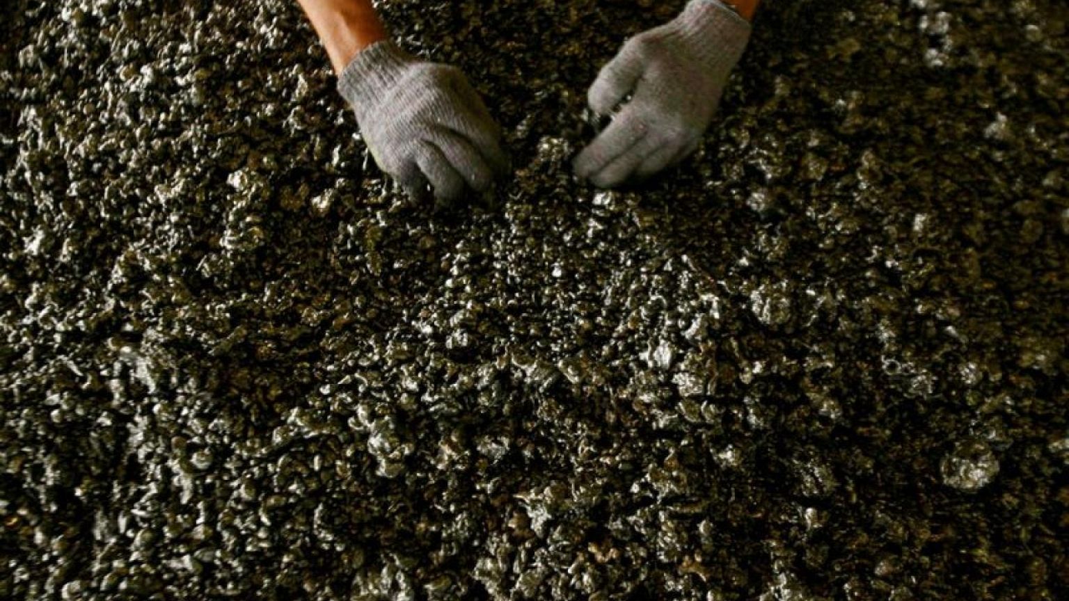 CME explores nickel contract after LME trade chaos -sources