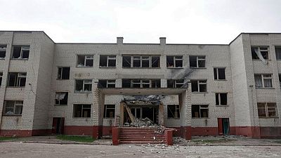حاكم: قتيلان و60 تحت الأنقاض في قصف روسي لمدرسة في أوكرانيا