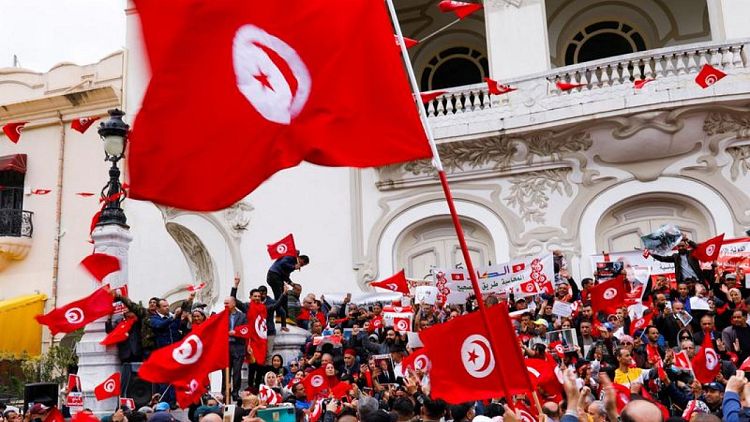 مئات يتظاهرون في تونس لدعم سعيد والمطالبة بمحاسبة المعارضين