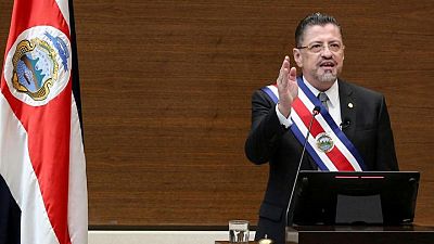 Chaves asume Presidencia de Costa Rica, promete a inversionistas pagar deudas