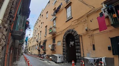 Ci vivono indisturbati, nonostante le promesse di sgombero Ci vivono indisturbati, nonostante le promesse di sgombero