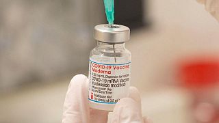 Los fabricantes de vacunas de COVID pasan a centranse en los refuerzos
