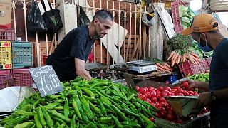 تونس تقول إنها سترفع أسعار بعض المواد الغذائية بعد احتجاجات مزارعين