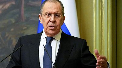 لافروف يقول إن روسيا لا تريد حربا في أوروبا