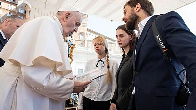 Las esposas de los combatientes de Azov piden al Papa que no los deje morir