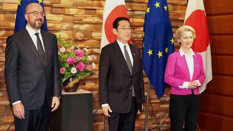 En busca de un mayor papel en Asia, la UE acuerda con Japón cooperar sobre Rusia