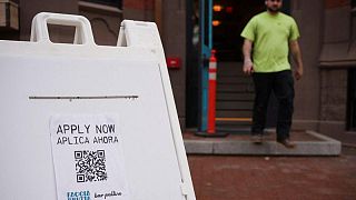 Pedidos semanales ayuda desempleo EEUU suben; precios al productor se desaceleran