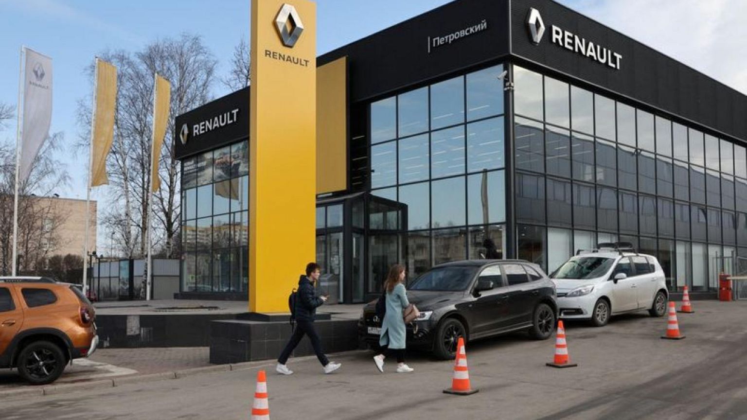 Renault sells stake in Russia's Avtovaz, with buyback option