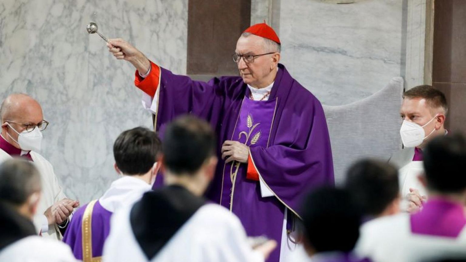 El número dos del Vaticano dice que dar armas a Ucrania es legítimo, con condiciones