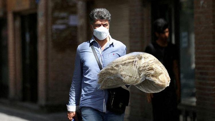 وكالة: احتجاجات وإضرام النار في متاجر بسبب ارتفاع أسعار الخبز في إيران