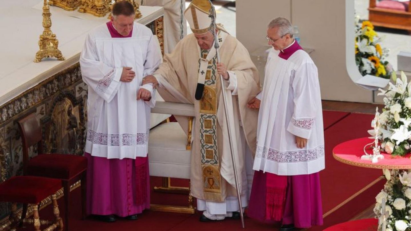 El Papa declara 10 nuevos santos, incluido un sacerdote holandés asesinado  por los nazis | Euronews