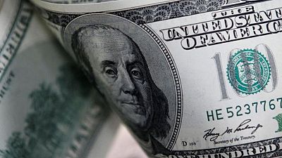 الدولار يرتفع مقابل اليورو ويسجل أعلى مستوى في أسبوعين أمام الين