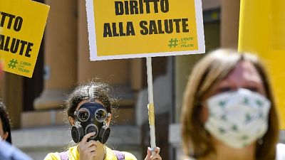 Sessioni a pagamento di tre ore per annusare aria maleodorante Sessioni a pagamento di tre ore per annusare aria maleodorante