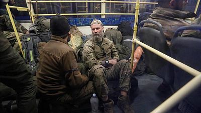 روسيا تقول إن 694 مقاتلا أوكرانيا من آزوفستال استسلموا خلال 24 ساعة الماضية