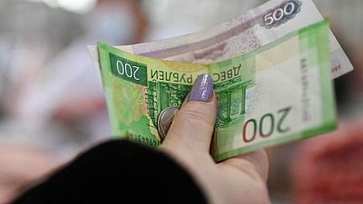 Rusia podría comprar divisas de países "amigos" para debilitar el rublo: Siluanov