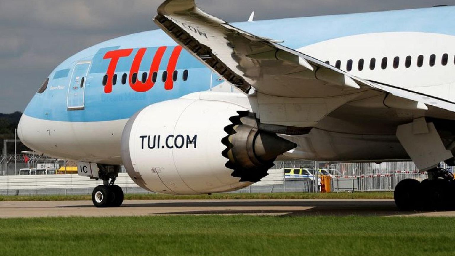 TUI announces share sale to pay back German state bailout