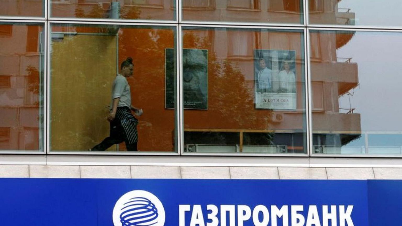 La mitad de los 54 clientes de Gazprom abrieron cuentas en Gazprombank, dice Novak