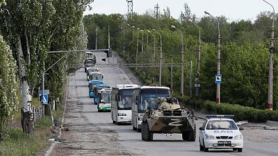 Moscú anuncia rendición de más combatientes en Mariúpol; Kiev no dice nada sobre su destino