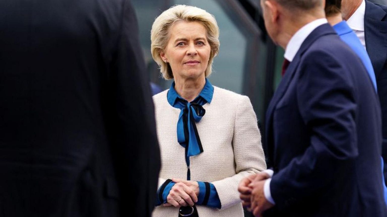 UE estudia utilizar activos congelados de oligarcas rusos para reconstruir Ucrania: Von der Leyen