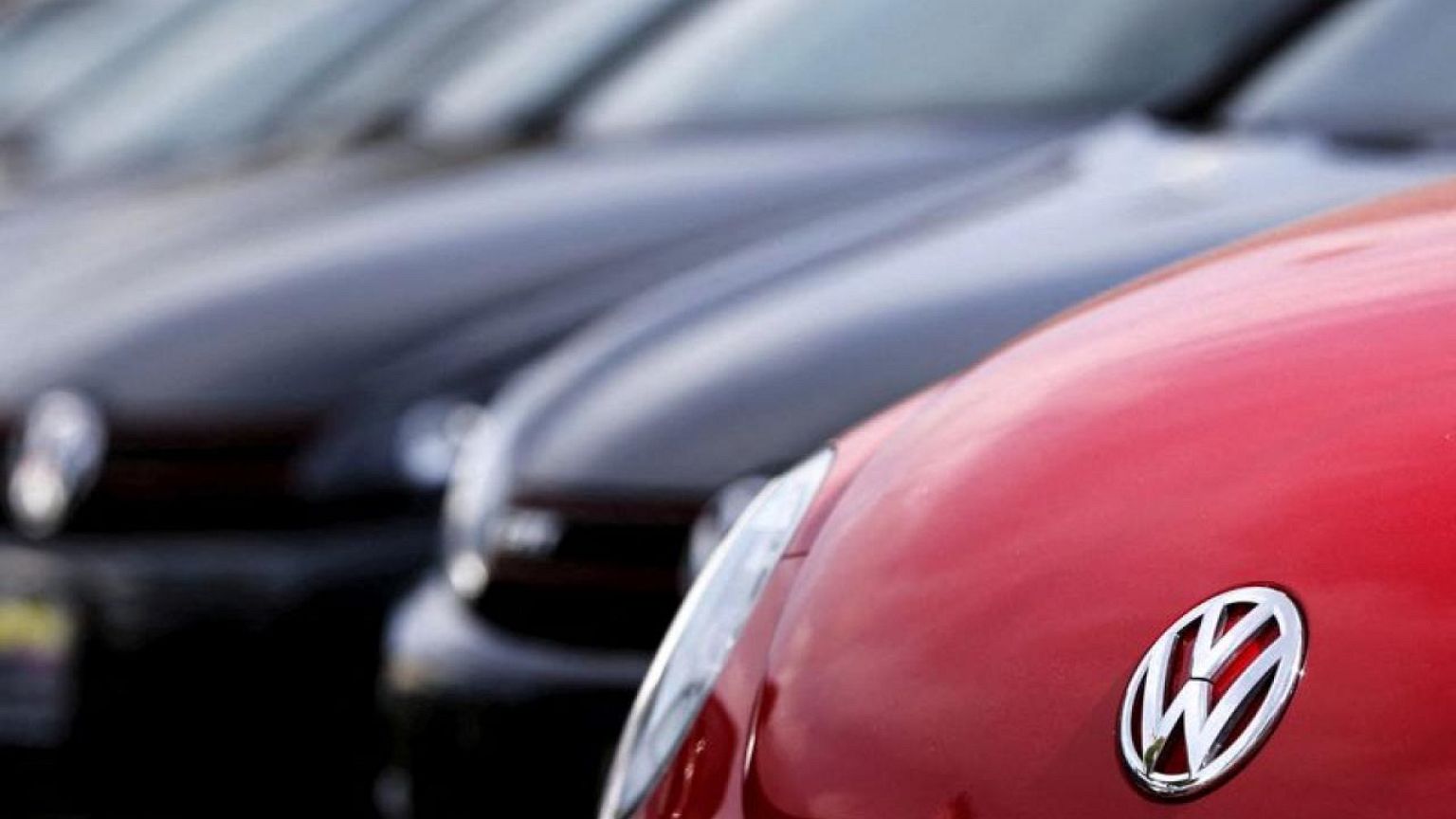 Volkswagen offers pay-offs for employees who quit major Russia plant - paper