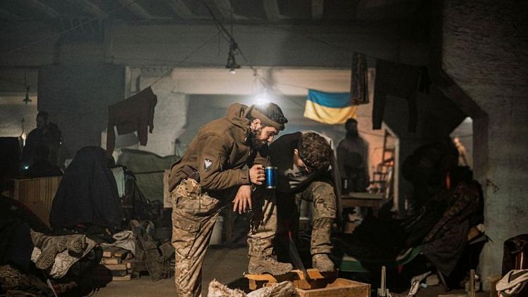Fuerzas rusas intensifican campaña en el este de Ucrania, más heridos salen de Mariúpol