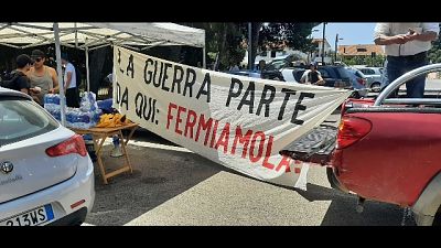 Manifestazione vicino a poligono dove si svolge Mare Aperto 2022 Manifestazione vicino a poligono dove si svolge Mare Aperto 2022