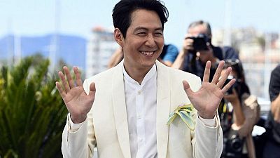 نجم "لعبة الحبار" لي جونج جاي يجمع بين التأليف والتمثيل والإخراج في فيلم (هانت)