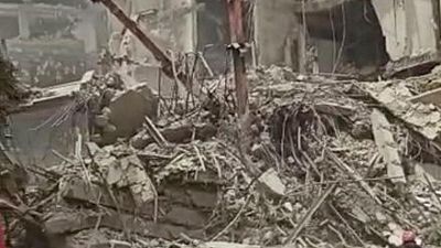 التلفزيون الرسمي: مقتل خمسة وحصار العشرات بعد انهيار مبنى في إيران