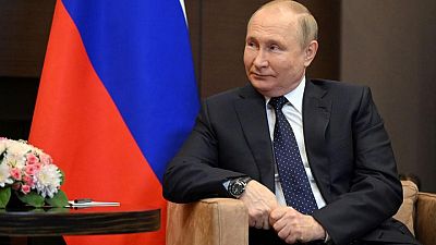 Putin bromea sobre las acusaciones de que es culpable de todos los males del mundo