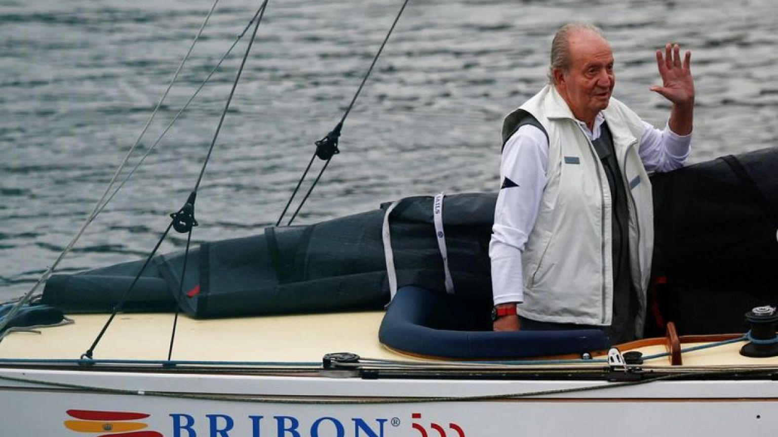 Seeking hugs, embattled Juan Carlos meets his son King Felipe of Spain