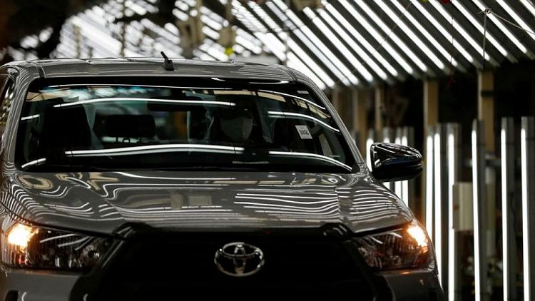 Toyota reducirá su plan de producción mundial en 100.000 unidades en junio